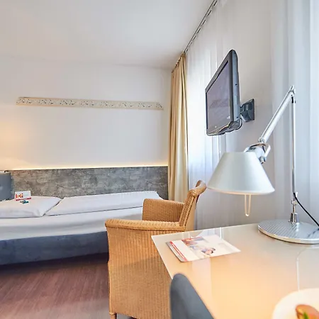 Amadeus Hotel 4*