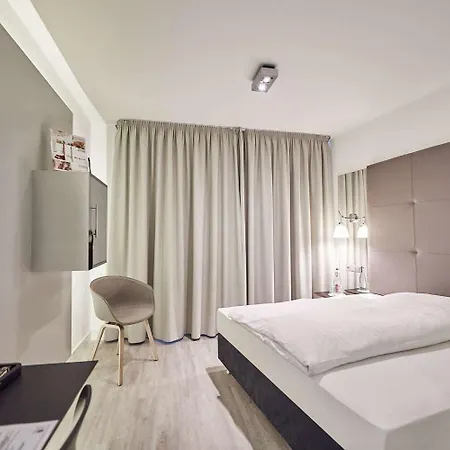 Amadeus Hotel 4*